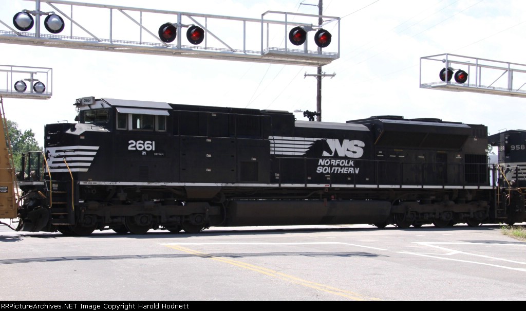 NS 2661 leaves Glenwood Yard on train 349